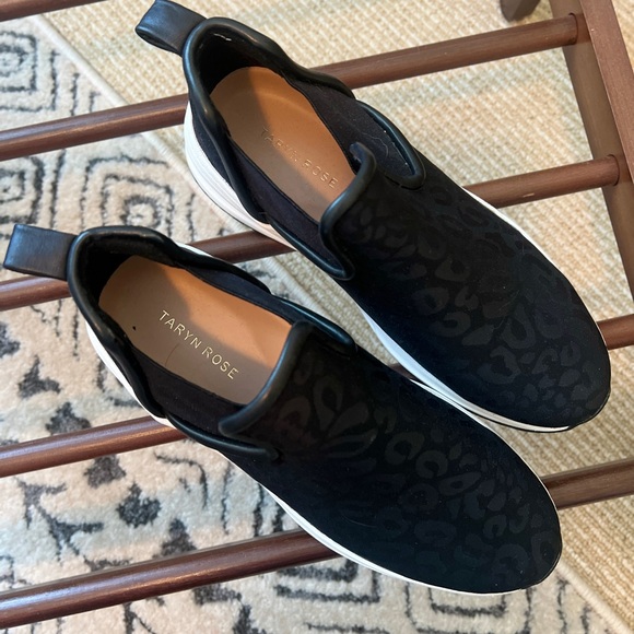 Taryn Rose Black Zonnie Low-top sneakers. - Picture 3 of 6